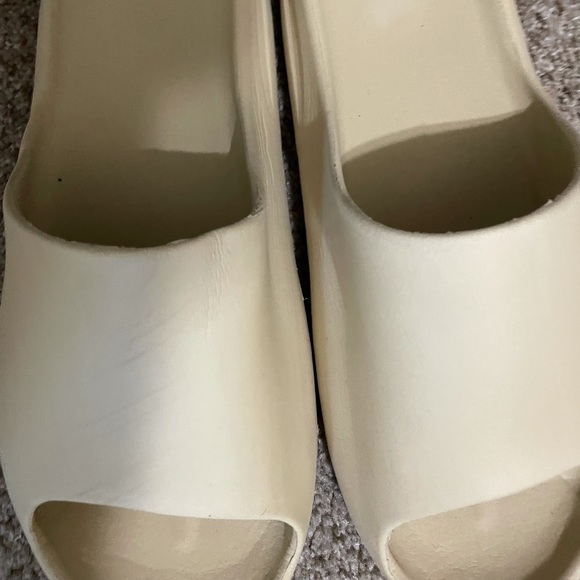 Yeezy Rep - Picture 2 of 4